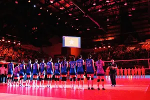 Đội tuyển bóng chuyền nữ Việt Nam trong trận ra quân gặp đội Ba Lan. Ảnh: VFV