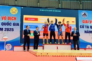 Các lực sĩ đã thi đấu giành kết quả tại giải vô địch quốc gia năm nay. Ảnh: MINH MINH