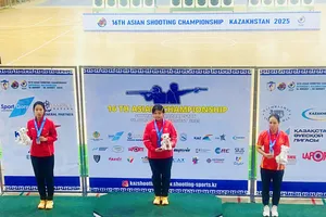 Trịnh Thu Vinh (phải) đã xếp hạng 3 chung cuộc nội dung 25m súng ngắn thể thao nữ giải vô địch châu Á 2025. Ảnh: MINH MINH