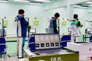 Các xạ thủ đang tranh tài tại giải. Ảnh: VŨ ANH