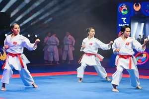 Tuyển thủ karate Việt Nam thi đấu giành HCV nội dung kata đồng đội nữ tại giải vô địch châu Á 2025. Ảnh: AKF