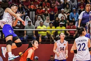 Trường hợp cầu thủ Đặng Thị Hồng (12) đã được Liên đoàn bóng chuyền Việt Nam họp kỹ lưỡng. Ảnh: FIVB