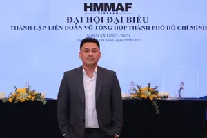 Ông Lưu Tú Bảo đang là Chủ tịch Liên đoàn võ thuật tổng hợp TPHCM. Ảnh: HMMAF