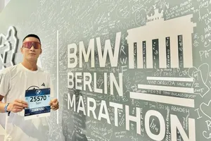 Phạm Tiến Sản tham dự giải Berlin Marathon 2025 tại Đức. Ảnh: TIẾN SẢN