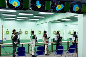 Các xạ thủ tranh tài nội dung 10m súng trường hơi nam tại giải vô địch quốc gia 2025. Ảnh: MINH CHIẾN