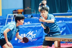 Nguyễn Khoa Diệu Khánh và Nguyễn Bạch Thanh Thư đã vô địch nội dung đôi nữ. Ảnh: TABLE TENNIS REVIEW