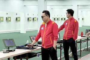 Xạ thủ Phạm Quang Huy không có kết quả huy chương cá nhân 10m súng ngắn hơi nam. Ảnh: MINH CHIẾN