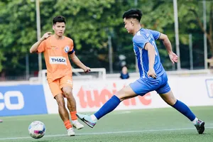 Các cầu thủ thi đấu trận chung kết. Ảnh: KX