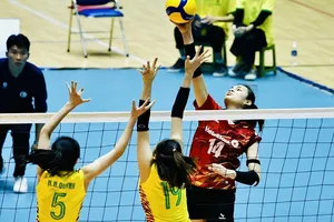 Chủ công Vi Thị Như Quỳnh (14) là cầu thủ được chú ý nhất tại vòng chung kết giải hạng A toàn quốc năm nay. Ảnh: DŨNG PHƯƠNG