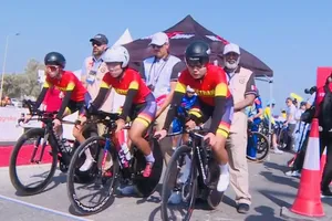 Đội xe đạp đường trường Việt Nam đã thi đấu nội dung đầu tiên tại Bahrain. Ảnh: NGỌC VŨ