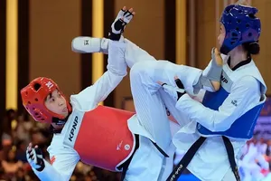 Trương Thị Kim Tuyền (giáp đỏ) chưa thể lọt sâu vào giải vô địch thế giới năm nay. Ảnh: TTVN