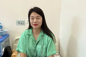 Tuyển thủ Nguyễn Thị Ngoan giữ tinh thần lạc quan trước khi được phẫu thuật chữa chấn thương trong tuần này. Ảnh: MINH CHIẾN