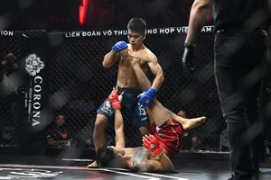 Tuyển thủ trần Ngọc Lượng (xanh) là 1 trong những võ sĩ được trao suất tham dự SEA Games 33-2025. Ảnh: VMMAF