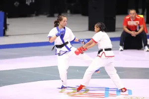 Thanh Bình (xanh) đã thua đáng tiếc tại trận chung kết. Ảnh: DŨNG PHƯƠNG