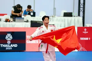 Võ sĩ karate Khuất Hải Nam giành HCV tại SEA Games 33-2025. Ảnh: DŨNG PHƯƠNG