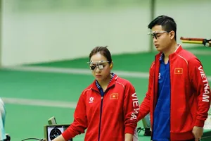 Thu Vinh và Quang Huy đã tham dự bài bắn 10m đồng đội hỗn hợp trong ngày 15-12. Ảnh: DŨNG PHƯƠNG