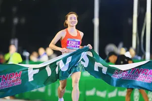 Tuyển thủ Nguyễn Thị Oanh đã về nhất cự ly bán marathon 21km tại giải đấu năm nay. Ảnh: VHM