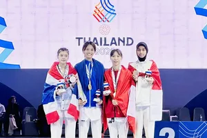 Trương Thị Kim Tuyền (thứ 2, từ phải qua) có tấm HCĐ tại SEA Games 33-2025. Ảnh: ĐOÀN TTVN