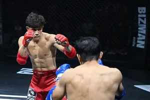 HLV Nguyễn Trần Duy Nhất tham gia ban huấn luyện chỉ đạo VĐV thi đấu giải MMA châu Á 2026. Ảnh: VMMAF
