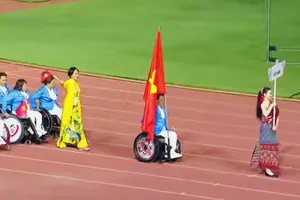 Đoàn thể thao người khuyết tật Việt Nam tham dự Lễ khai mạc ASEAN Para Games 13. Ảnh: THÁI DƯƠNG