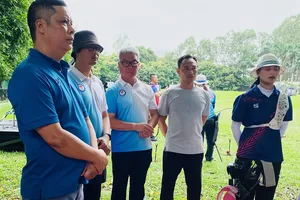 Chuyên gia ParK Chae-soon (giữa) kết thúc chương trình làm việc cùng đội tuyển bắn cung Việt Nam vào đầu năm 2026. Ảnh: MINH CHIẾN