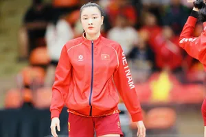 Đặng Thị Kim Thanh đã ký hợp đồng thi đấu 3 năm với đội TPHCM. Ảnh: DŨNG PHƯƠNG