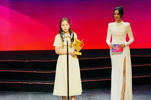 Xạ thủ Trịnh Thu Vinh lần thứ 2 liên tiếp là VĐV xuất sắc nhất năm của Cúp chiến thắng. Ảnh: VCT