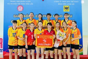 Chủ công H'mia Eban (thứ 2 hàng sau, từ trái qua) đã được đội Đắk Lắk cho Ngân hàng Công Thương thuê trong năm 2026. Ảnh: VĂN PHÚC