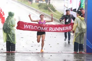 Cựu tuyển thủ quốc gia Phạm Thị Hồng Lệ có kết quả tốt hơn kỷ lục marathon - 42km nữ. Ảnh: VNM