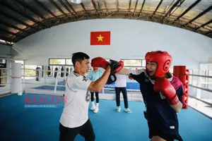 VĐV boxing trẻ Việt Nam tập luyện tại Trung tâm huấn luyện thể thao quốc gia ở TPHCM để sẵn sàng sang Thái Lan thi đấu sau Tết. Ảnh: DŨNG PHƯƠNG