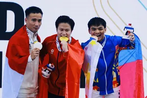 Nguyễn Văn Khánh Phong (giữa) đang là đương kim á quân ASIAD nội dung vòng treo đơn môn nam. Ảnh: DŨNG PHƯƠNG