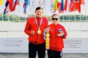 Tuyển thủ Nguyễn Thị Hương và HLV Lưu Văn Hoàn đã có kết quả cao tại SEA Games 33-2025. Ảnh: VĂN HOÀN