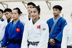 Võ sĩ Hoàng Thị Tình (giữa) đã không tập trung đội tuyển judo Việt Nam năm 2026. Ảnh: MINH CHIẾN