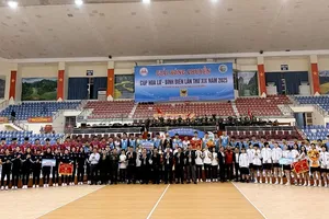 12 đội bóng sẽ tiếp tục tham dự Cúp Hoa Lư - Bình Điền 2026. Ảnh: MINH CHIẾN