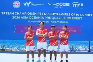 VĐV quần vợt U14 nam Việt Nam đang tranh tài tại Phan Thiết (Lâm Đồng). Ảnh: VTF