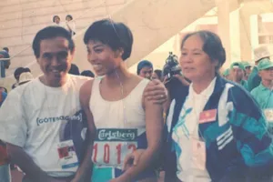 VĐV Vũ Bích Hường giành HCV đầu tiên cho điền kinh Việt Nam tại SEA Games năm 1995. Ảnh: ĐKVN