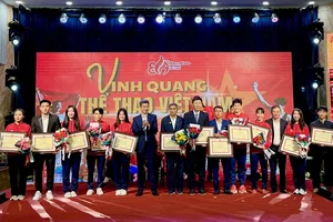 Các HLV, VĐV được tặng bằng khen tại chương trình "Vinh quang thể thao Việt Nam" 2026. Ảnh: MINH CHIẾN
