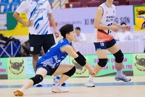 Đội bóng chuyền nữ Hà Nội bắt buộc phải có sự thay đổi ở danh sách chính thức. Ảnh: VFV