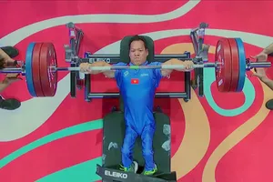 Lực sĩ Lê Văn Công của cử tạ người khuyết tật Việt Nam. Ảnh: IPC