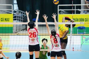 Cầu thủ VTV Bình Điền Long An đã tấn công trước hàng chắn Hóa chất Đức Giang. Ảnh: VFV