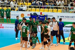 Phụ công Chế Quốc Lô Vít gặp chấn thương nghiêm trọng khi đang thi đấu. Ảnh: MINH CHIẾN