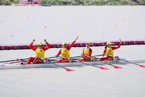 VĐV rowing Việt Nam được khen thưởng Huân chương Lao động hạng Nhì trước các kết quả quan trọng ở giải châu Á 2025. Ảnh: DŨNG PHƯƠNG