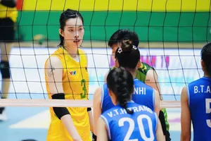 Thanh Thúy đã nỗ lực thi đấu nhưng vẫn chưa có kết quả chiến thắng trước đội nữ Hà Nội. Ảnh: VFV