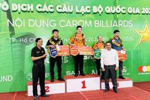 Cơ thủ Võ Quốc Thắng của TPHCM giành HCB nội dung carom 3 băng tại giải. Ảnh: ĐOÀN TUẤN