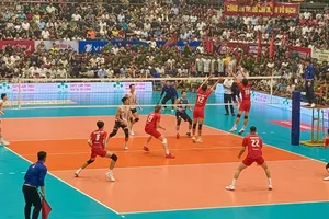 Hai đội bóng đã chơi trận chung kết quyết liệt tại Phú Thọ. Ảnh: MINH CHIẾN