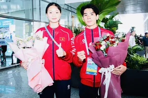 Tuyển thủ Hà Thị Thúy Hằng (trái) đã về Việt Nam và trở lại tập luyện chuẩn bị thi đấu tiếp tục vào tháng 5. Ảnh: LƯỢNG LƯỢNG