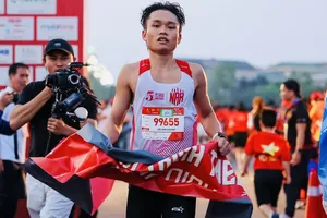 VĐV Lê Văn Hương đã có chiến thắng tại nội dung marathon - 42km nam ở giải năm nay. Ảnh: BTC