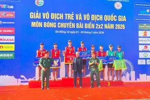 Cầu thủ bóng chuyền bãi biển đang tranh tài tại Đà Nẵng. Ảnh: PHẠM CHUNG