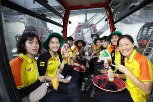 Thanh Thúy và đồng đội tham gia buổi dã ngoại nhiều ý nghĩa. Ảnh: DŨNG PHƯƠNG