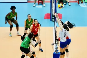 Trận bán kết đã diễn ra với nhiều tình huống quyết định về chuyên môn. Ảnh: DŨNG PHƯƠNG